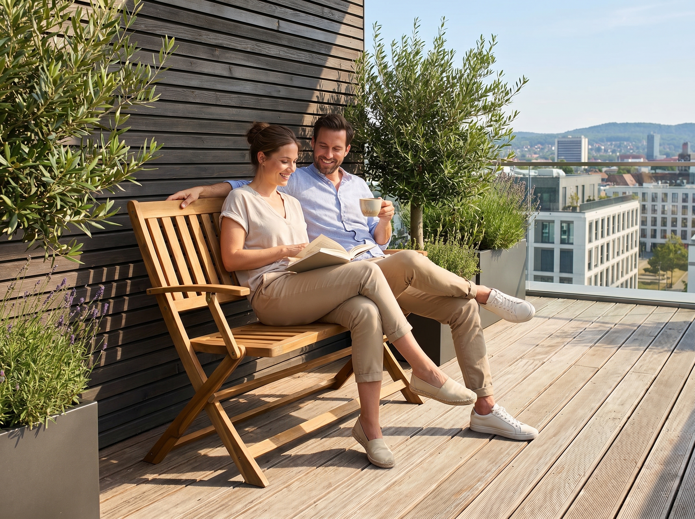 Faltbare 2-Sitzer-Gartenbank aus Akazienholz, Detailansicht